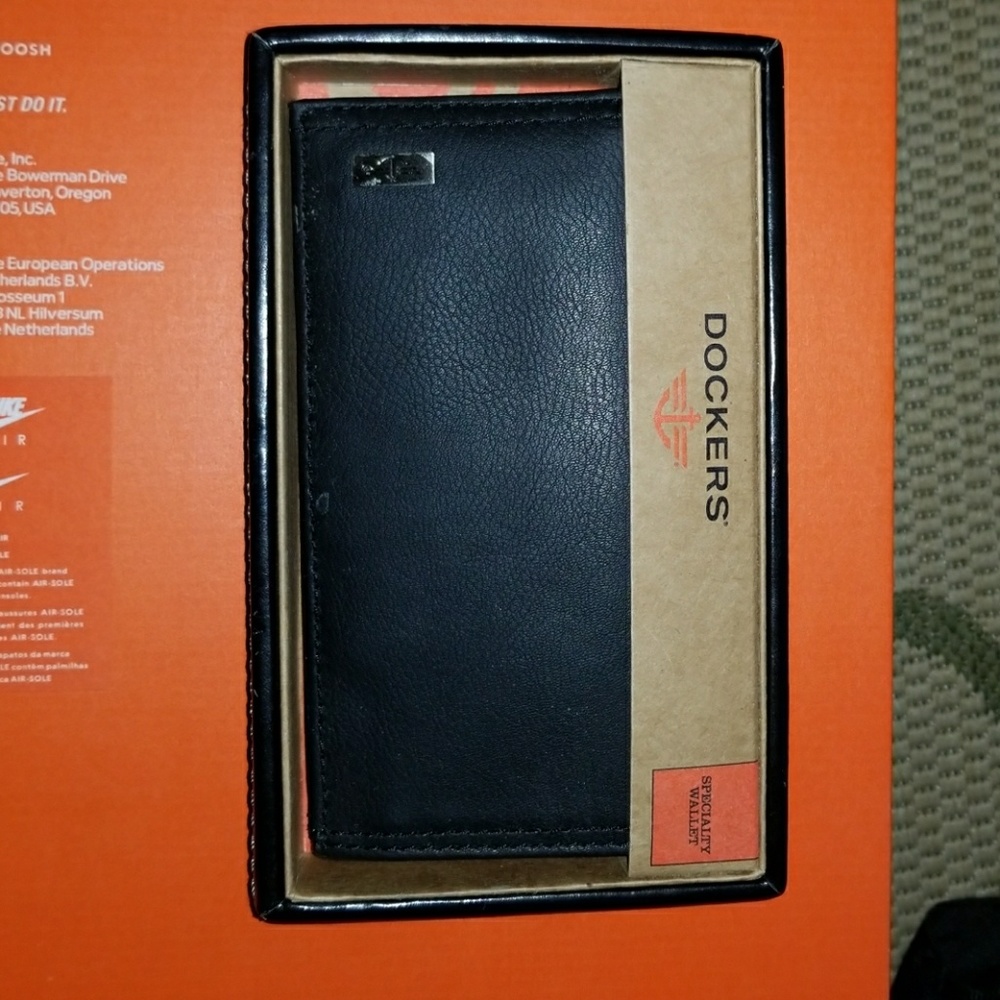 Dockers specialty wallet